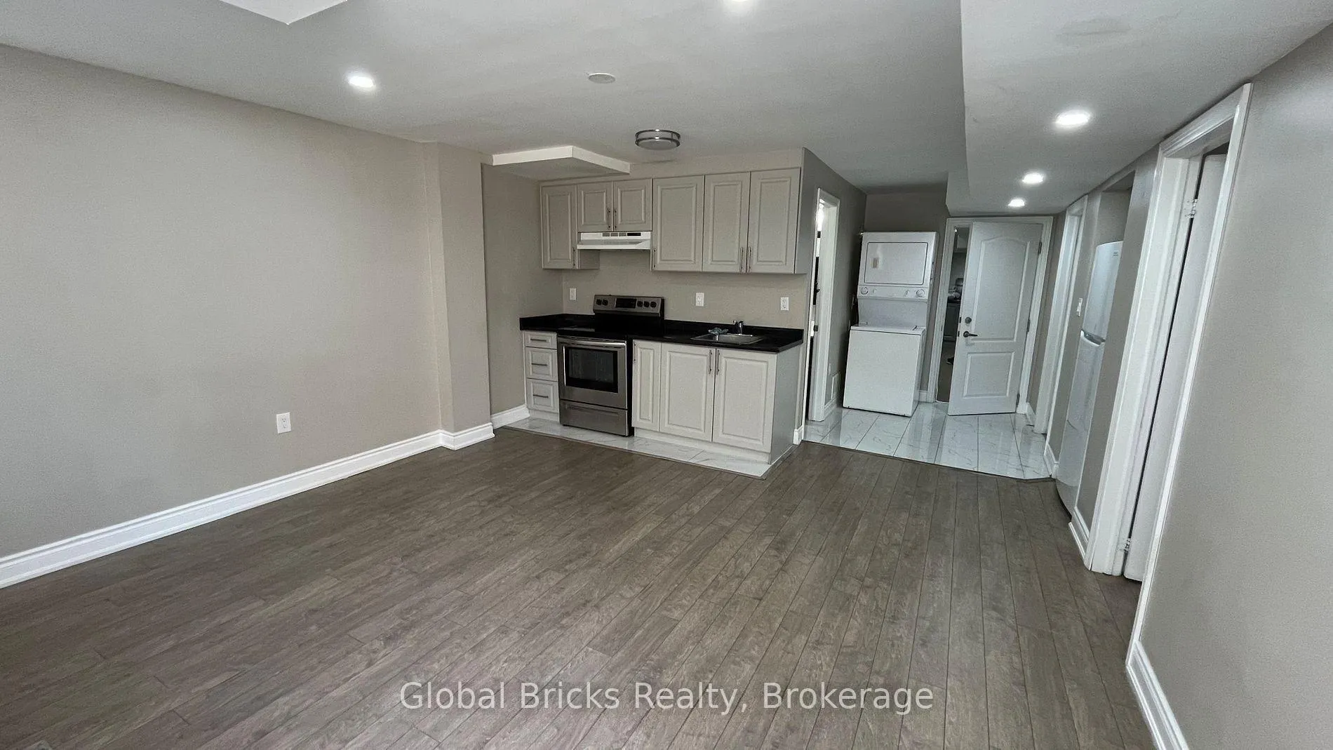 Photo 4 of Unit Basement, 11 Southbend Drive, Brampton, Snelgrove — HOMEH