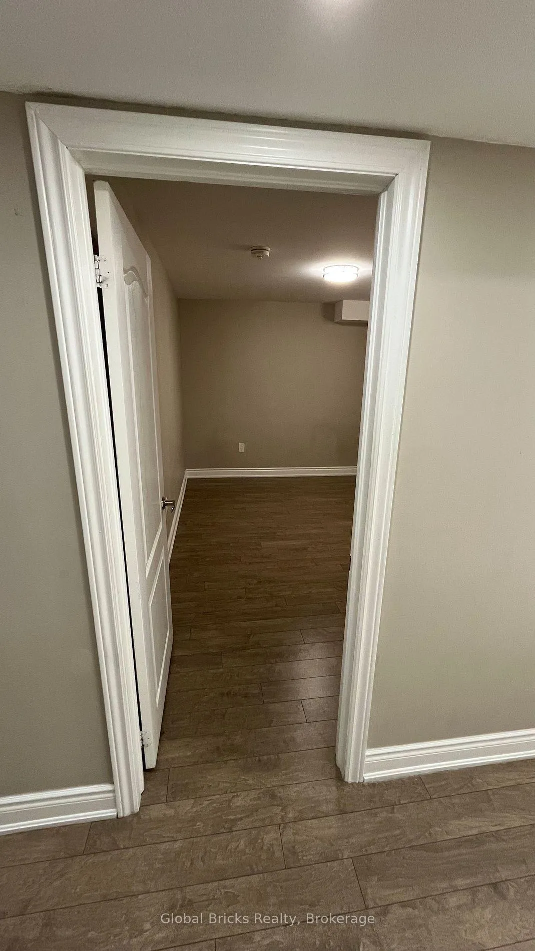 Photo 7 of Unit Basement, 11 Southbend Drive, Brampton, Snelgrove — HOMEH