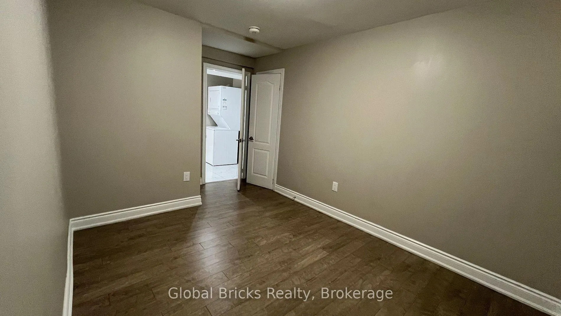 Photo 10 of Unit Basement, 11 Southbend Drive, Brampton, Snelgrove — HOMEH