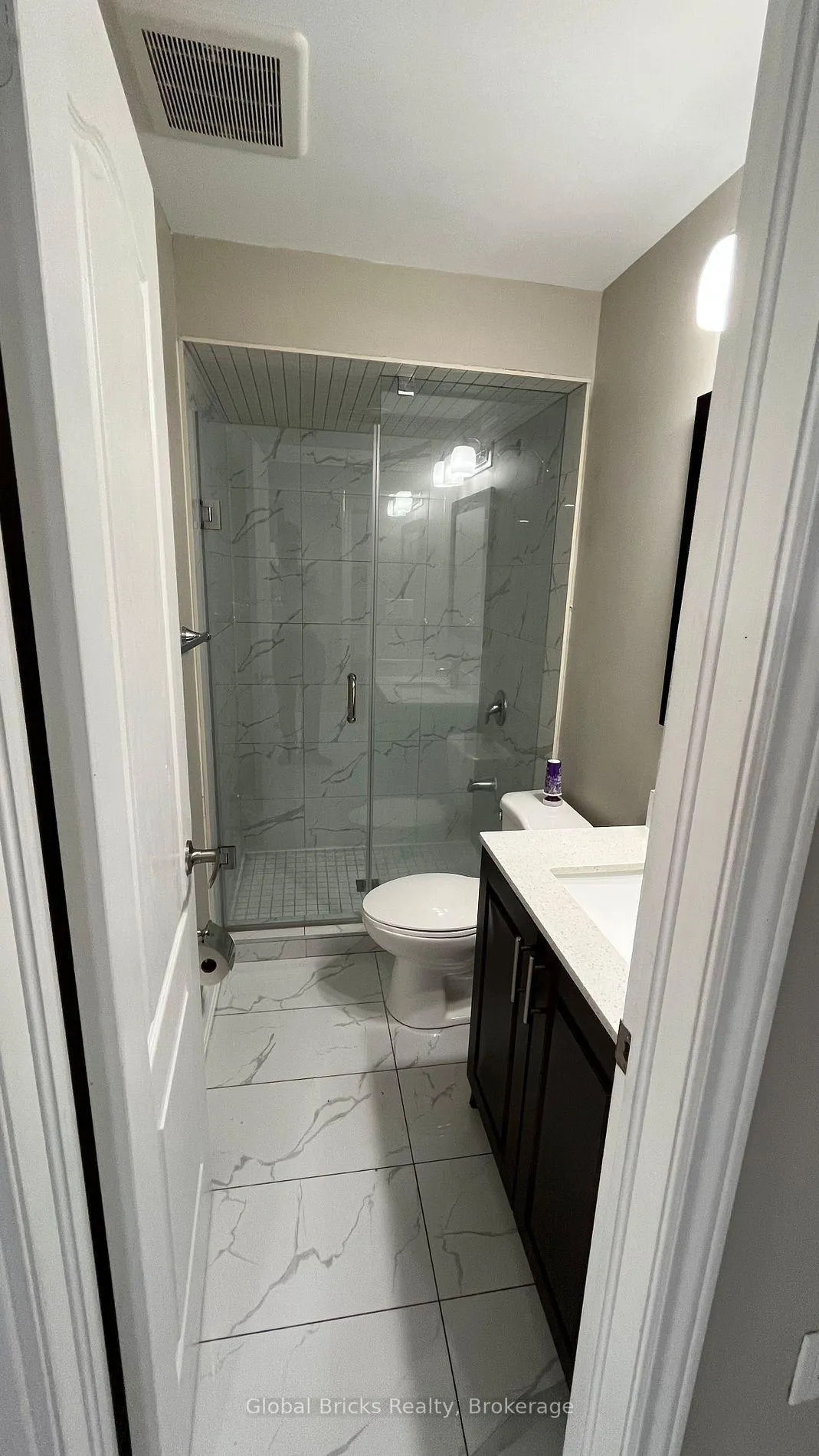 Photo 13 of Unit Basement, 11 Southbend Drive, Brampton, Snelgrove — HOMEH