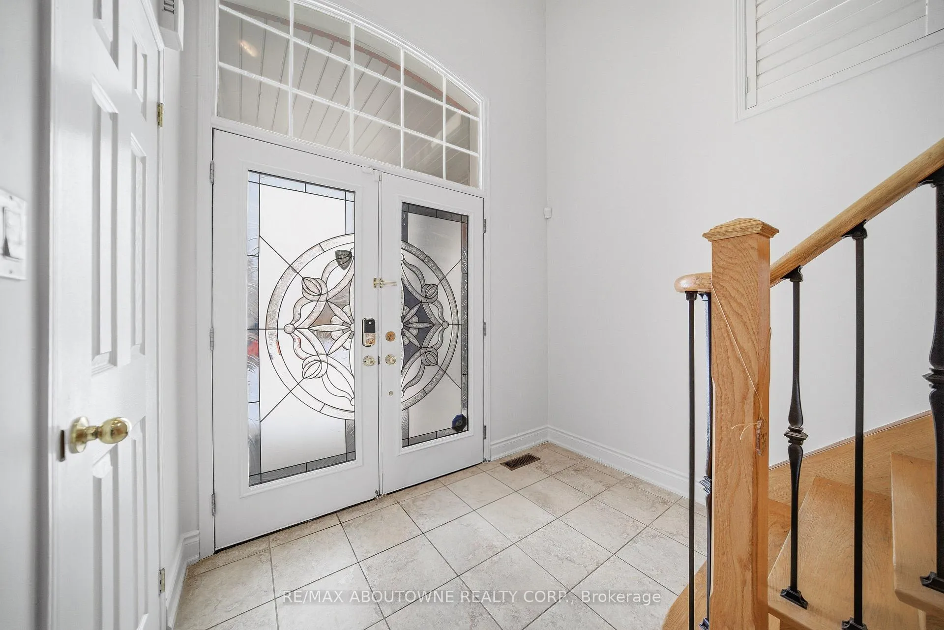 Photo 2 of 897 Stoutt Crescent, Milton, Coates — HOMEH