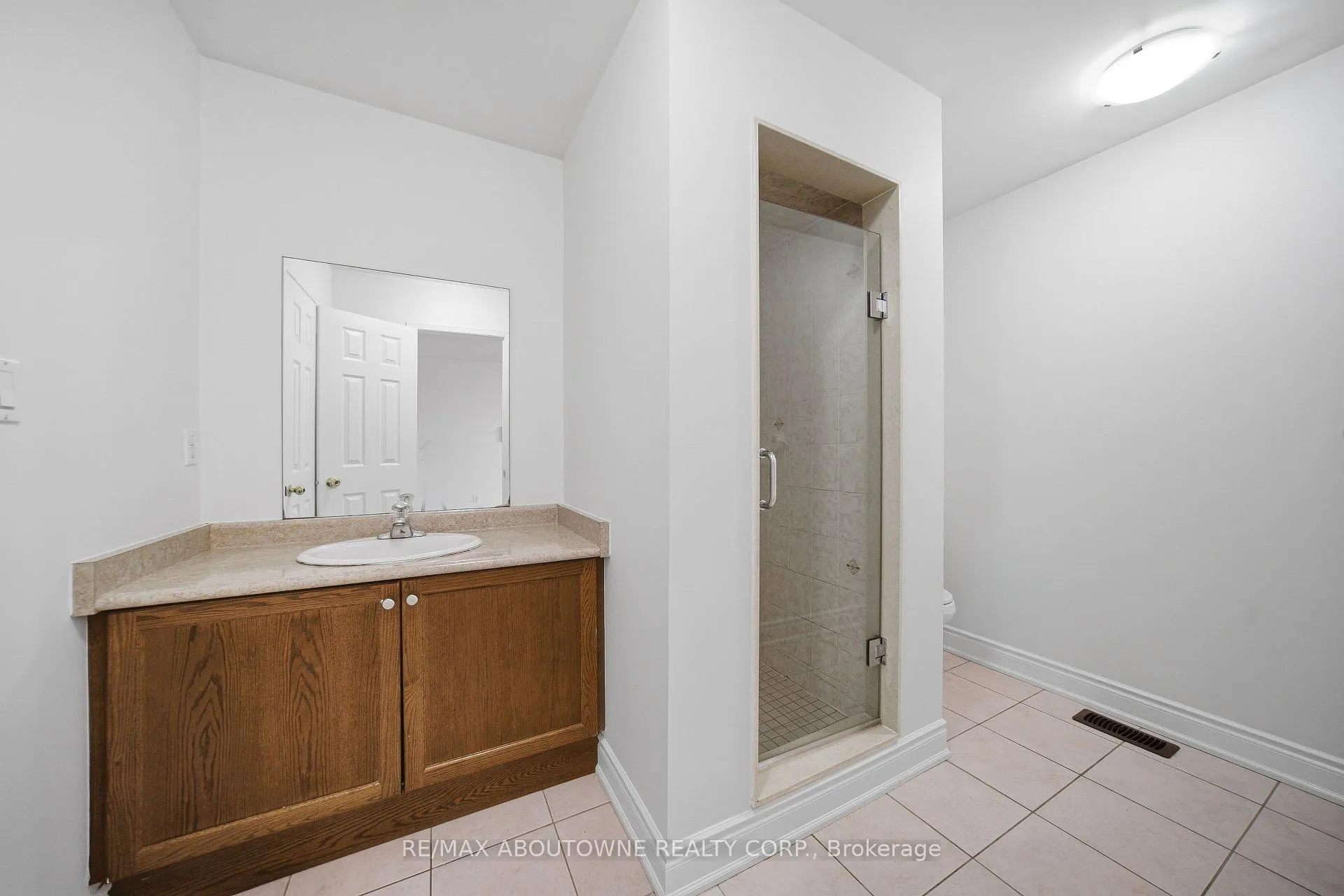 Photo 14 of 897 Stoutt Crescent, Milton, Coates — HOMEH