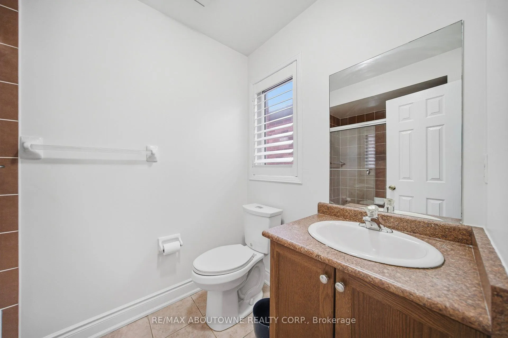 Photo 18 of 897 Stoutt Crescent, Milton, Coates — HOMEH