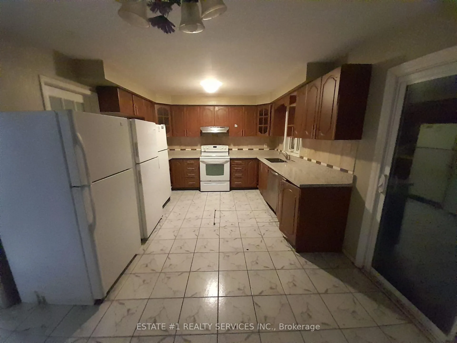 Photo 10 of 27 Cannon Crescent, Brampton, Fletcher's West — HOMEH