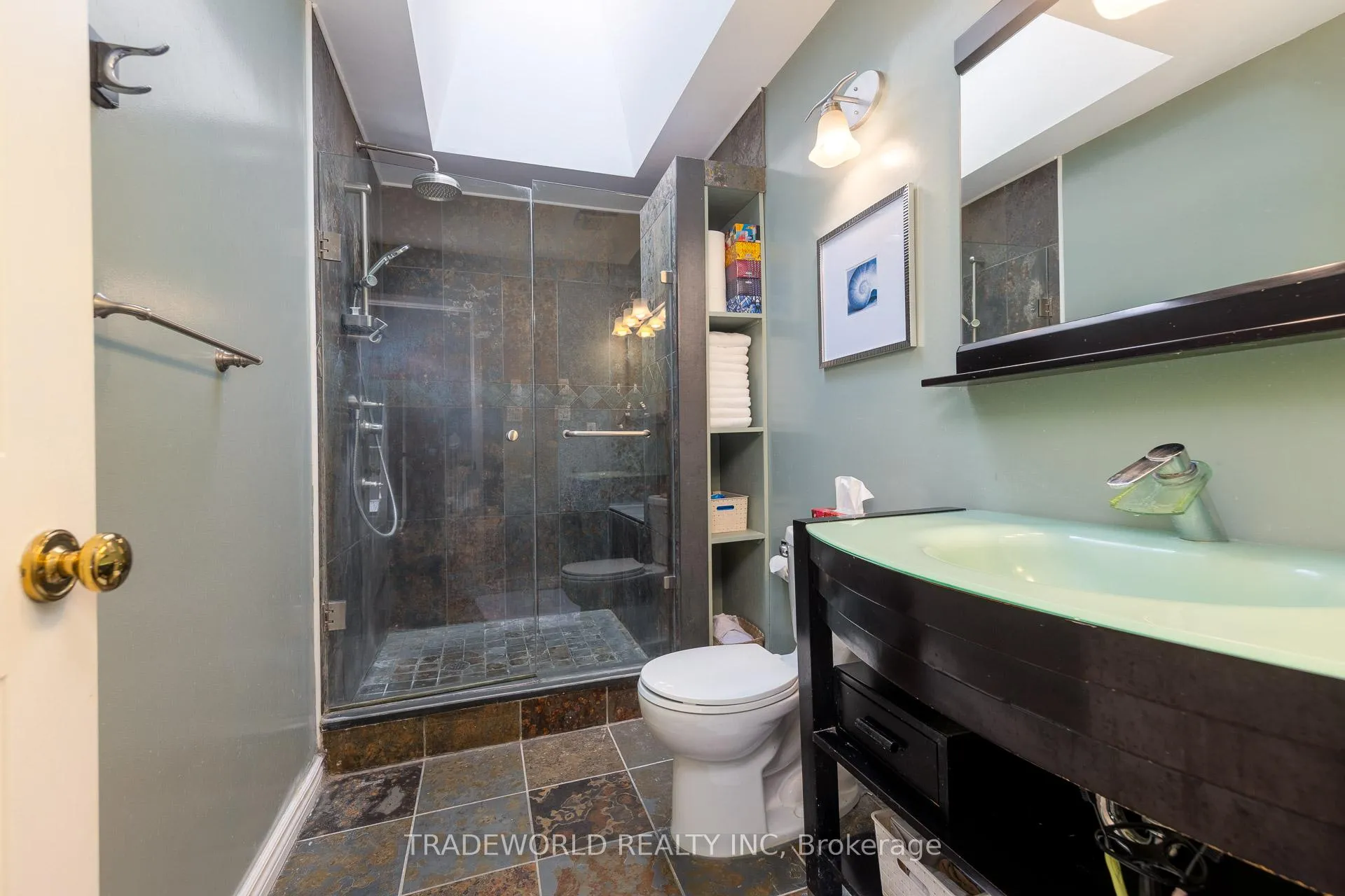 Photo 23 of 36 Banff Road, Toronto, Mount Pleasant East — HOMEH