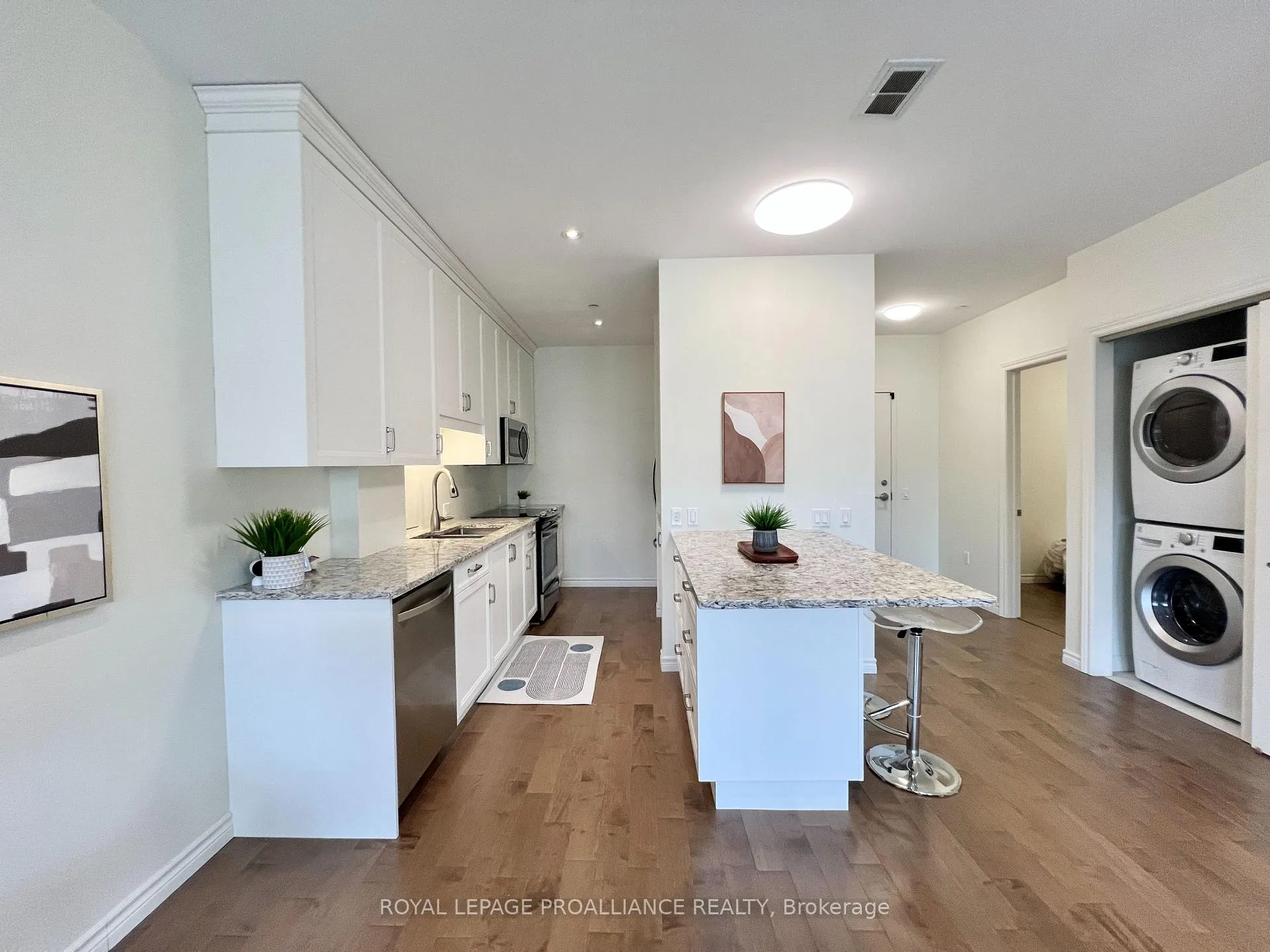 Photo 6 of Unit 303, 199 Front Street, Belleville, Belleville Ward — HOMEH