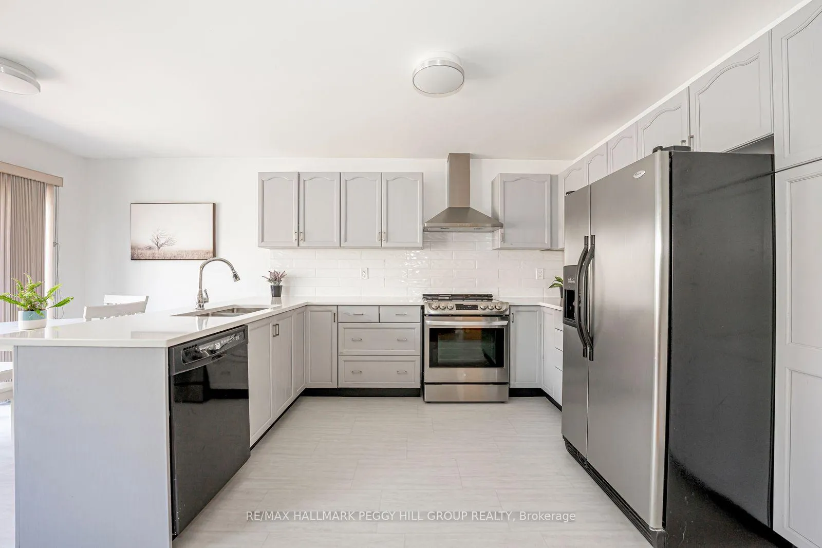 Photo 3 of 44 Nicklaus Drive, Barrie, East Bayfield — HOMEH