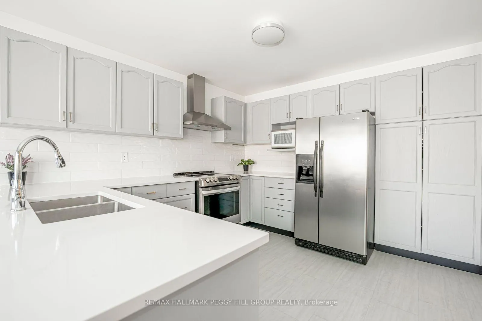 Photo 4 of 44 Nicklaus Drive, Barrie, East Bayfield — HOMEH