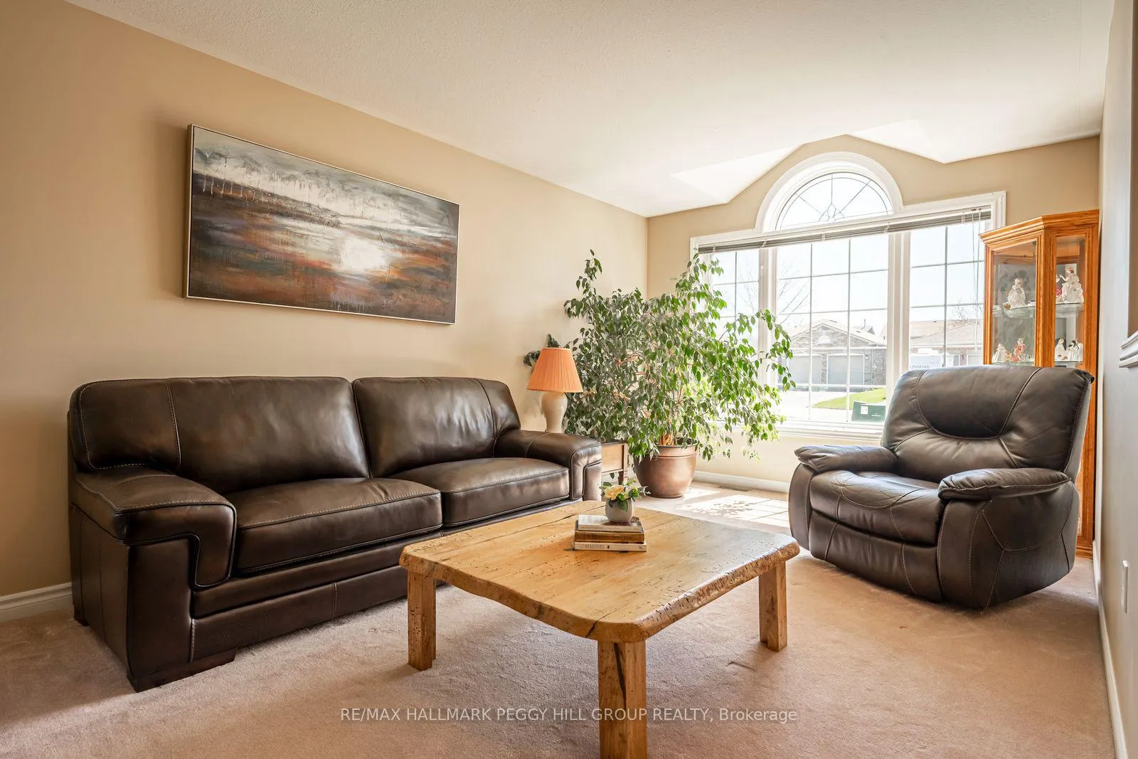 Photo 8 of 44 Nicklaus Drive, Barrie, East Bayfield — HOMEH