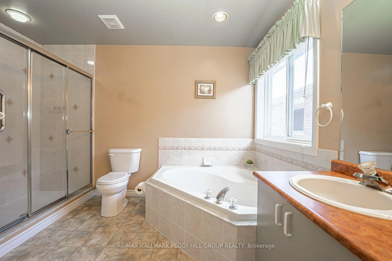 Photo 12 of 44 Nicklaus Drive, Barrie, East Bayfield — HOMEH