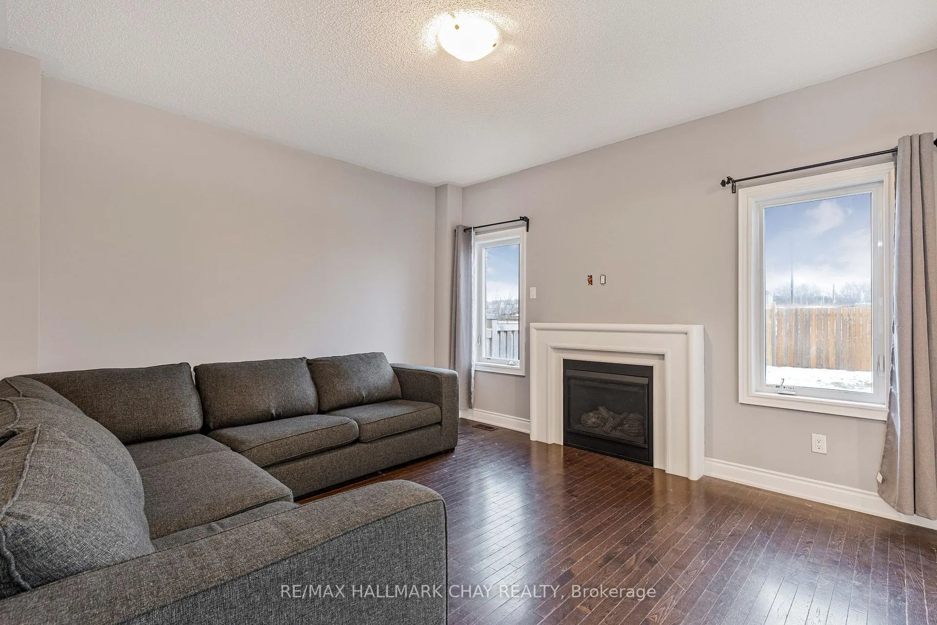 Photo 3 of 1340 Lormel Gate, Innisfil, Lefroy — HOMEH