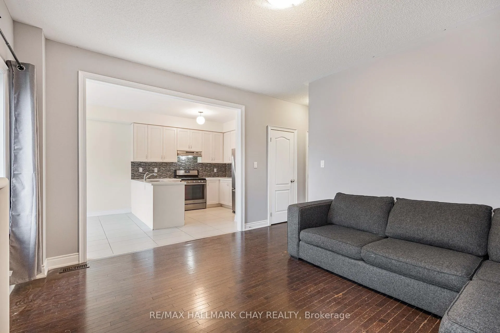 Photo 4 of 1340 Lormel Gate, Innisfil, Lefroy — HOMEH
