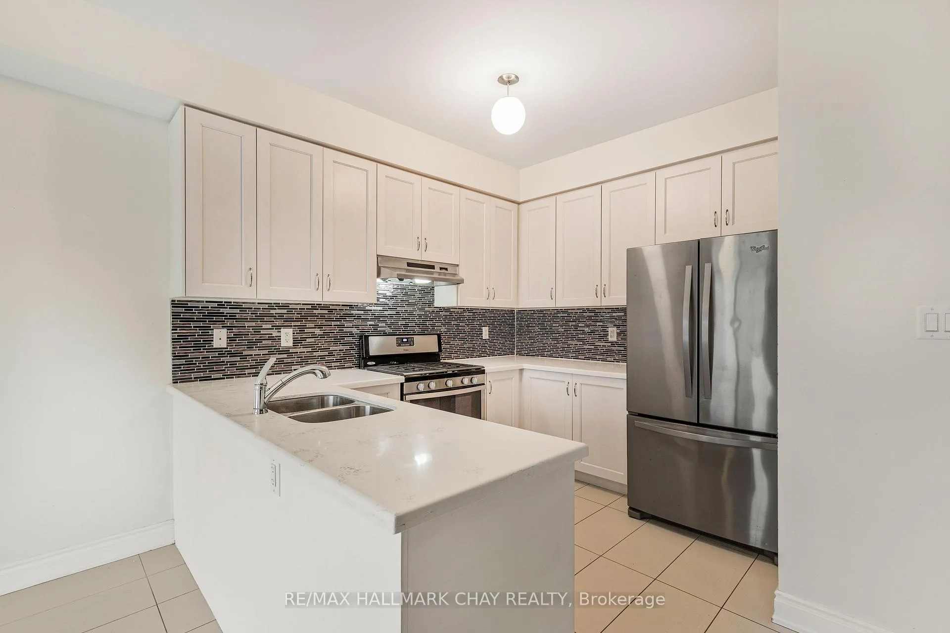 Photo 5 of 1340 Lormel Gate, Innisfil, Lefroy — HOMEH
