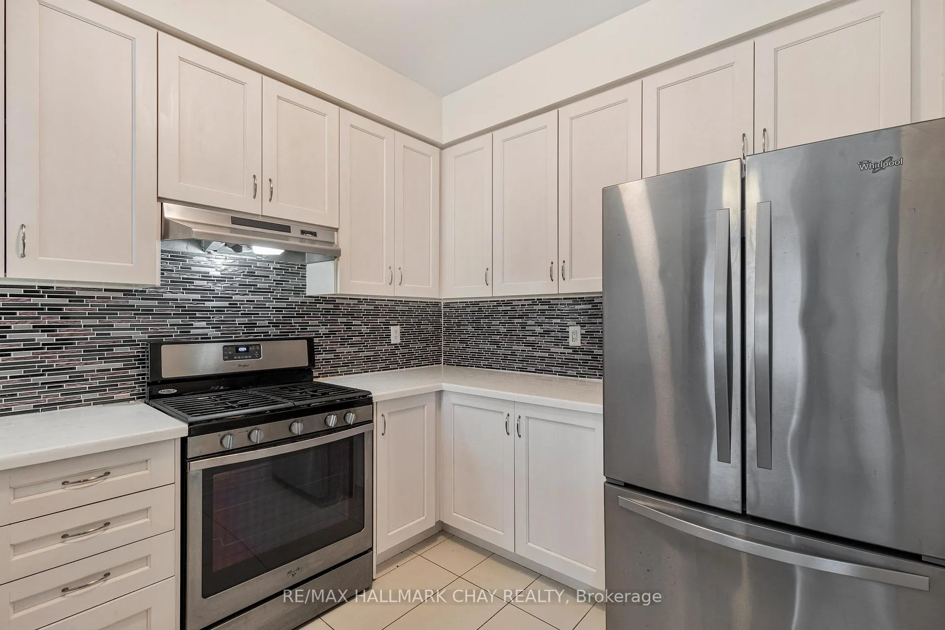 Photo 6 of 1340 Lormel Gate, Innisfil, Lefroy — HOMEH