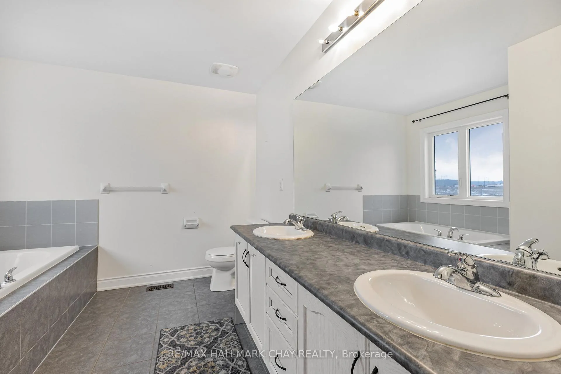 Photo 13 of 1340 Lormel Gate, Innisfil, Lefroy — HOMEH