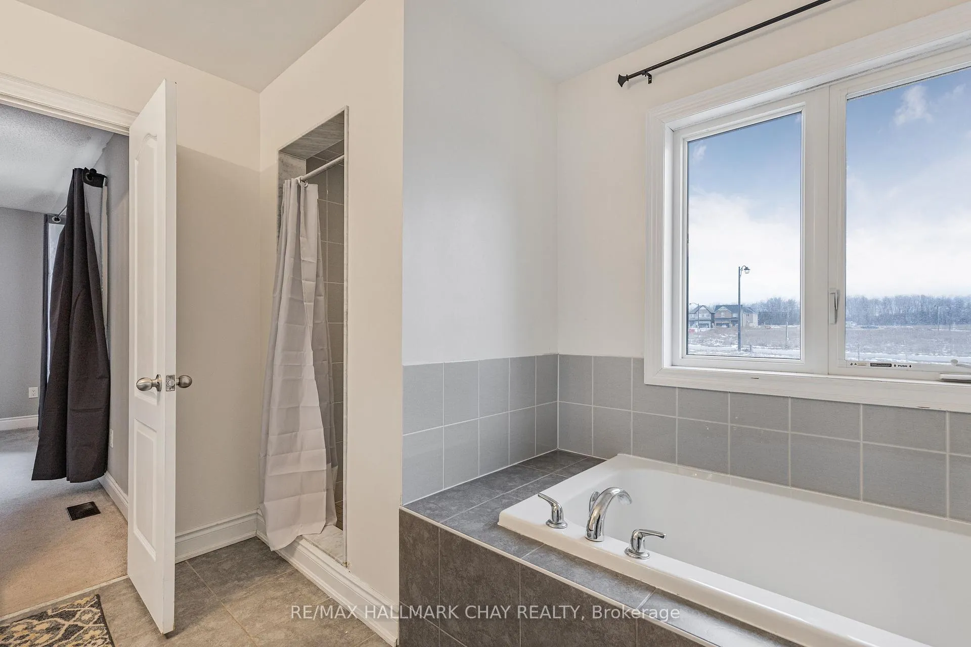 Photo 14 of 1340 Lormel Gate, Innisfil, Lefroy — HOMEH