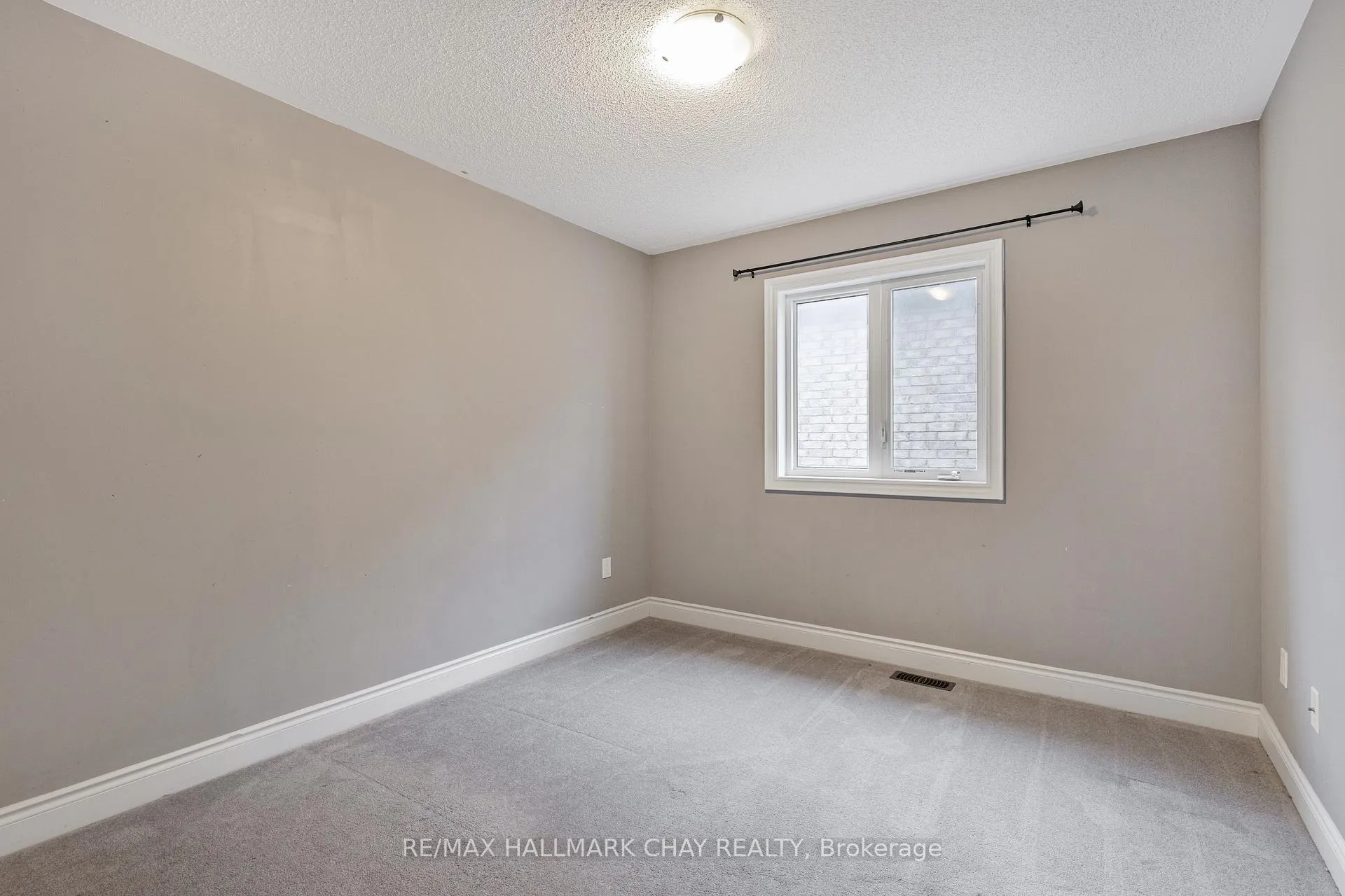 Photo 15 of 1340 Lormel Gate, Innisfil, Lefroy — HOMEH