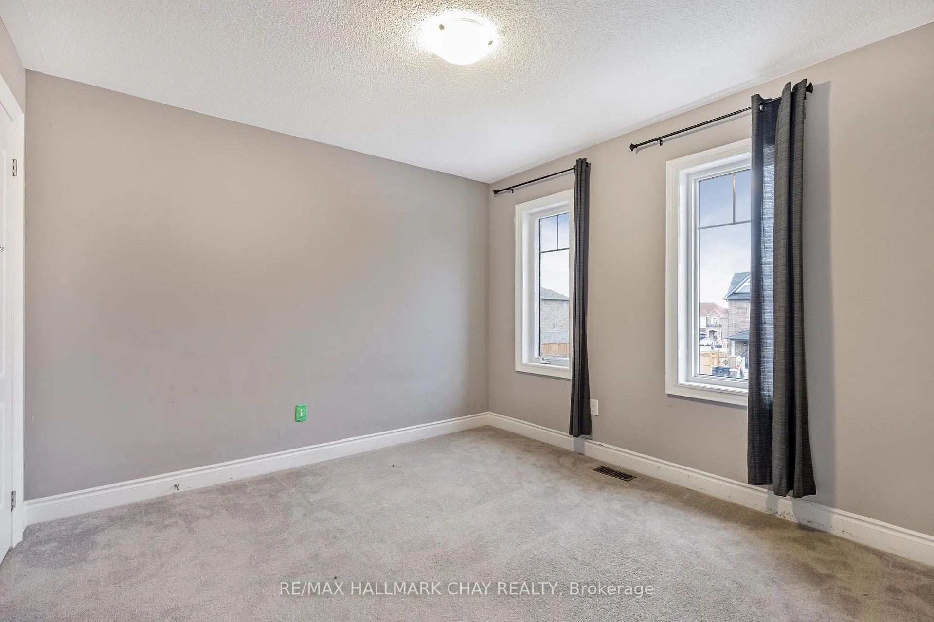Photo 16 of 1340 Lormel Gate, Innisfil, Lefroy — HOMEH