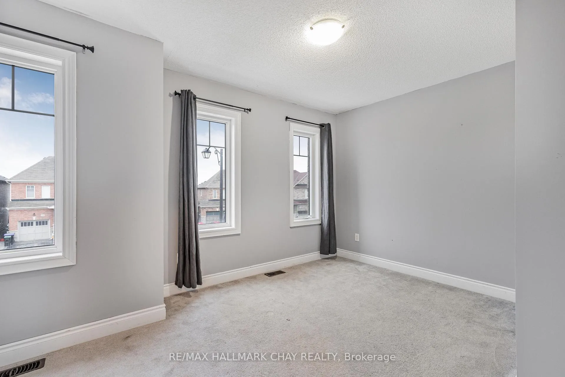 Photo 17 of 1340 Lormel Gate, Innisfil, Lefroy — HOMEH