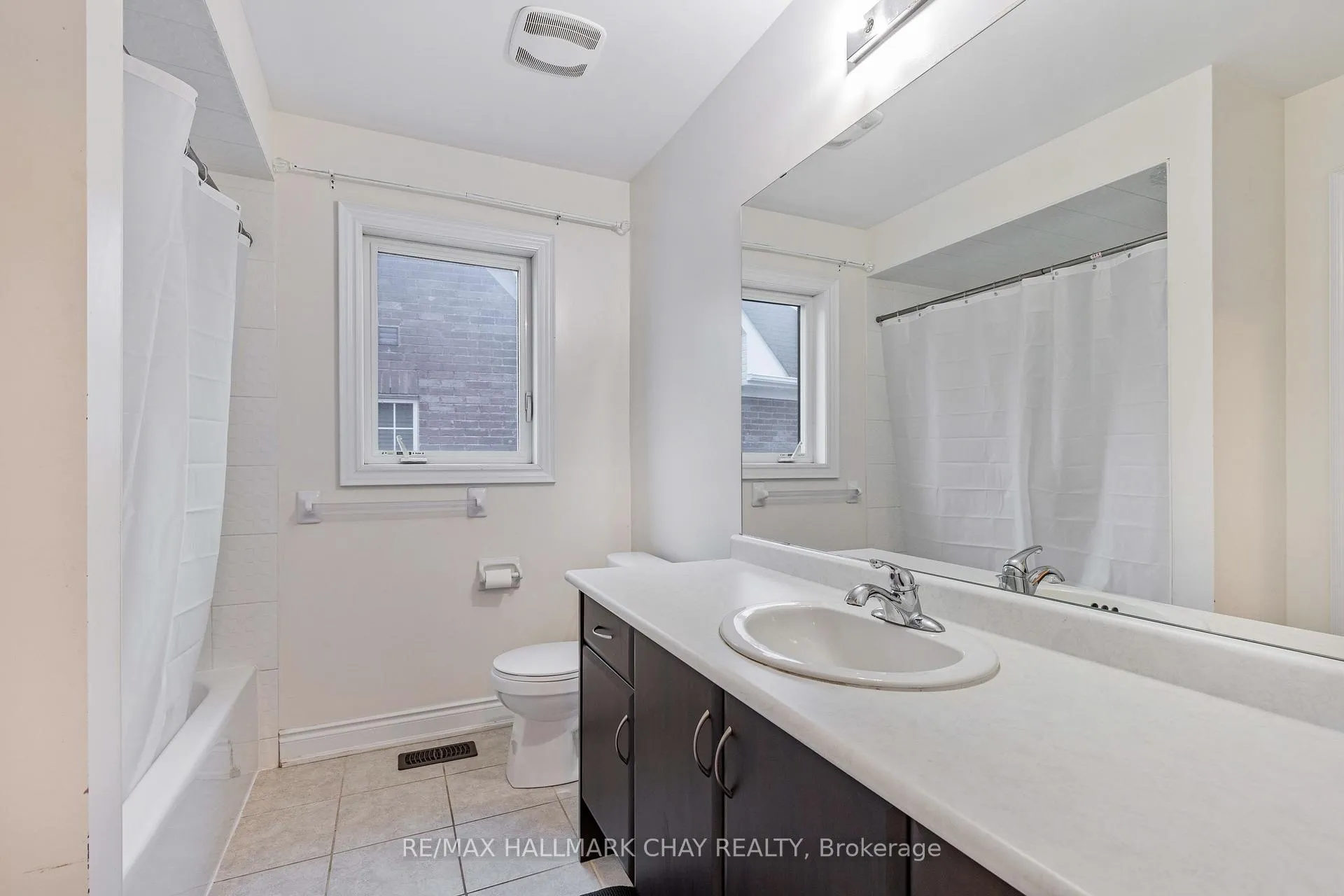 Photo 19 of 1340 Lormel Gate, Innisfil, Lefroy — HOMEH