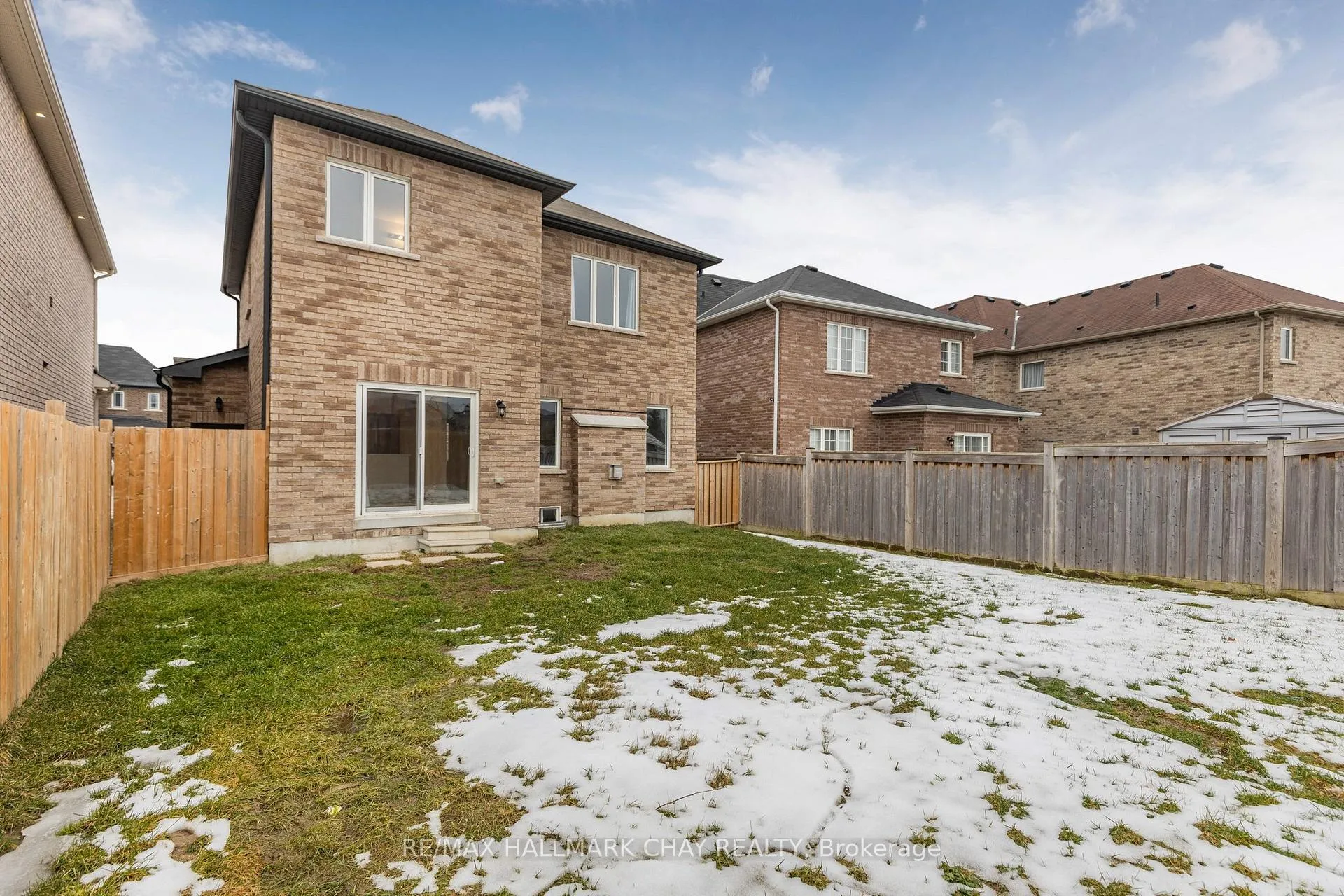 Photo 21 of 1340 Lormel Gate, Innisfil, Lefroy — HOMEH