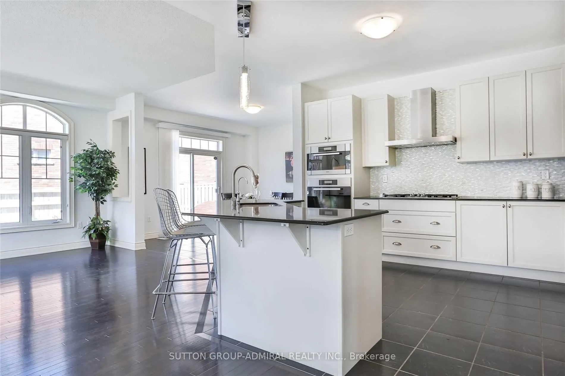 Photo 9 of 112 William Bartlett Drive, Markham, Berczy — HOMEH