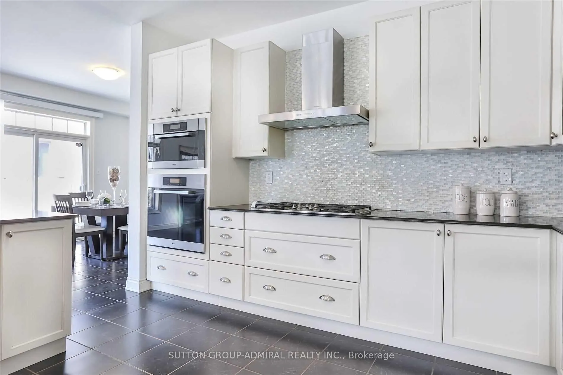 Photo 12 of 112 William Bartlett Drive, Markham, Berczy — HOMEH