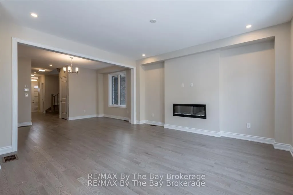 Photo 8 of 3 Periwinkle Road, Springwater, Midhurst — HOMEH
