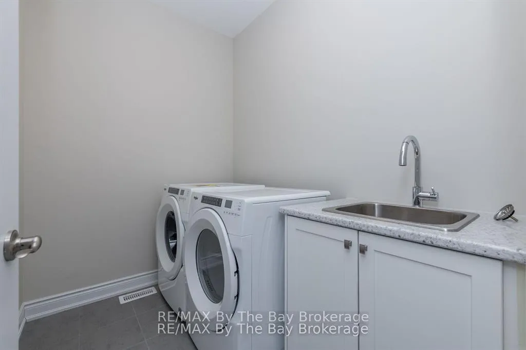 Photo 25 of 3 Periwinkle Road, Springwater, Midhurst — HOMEH
