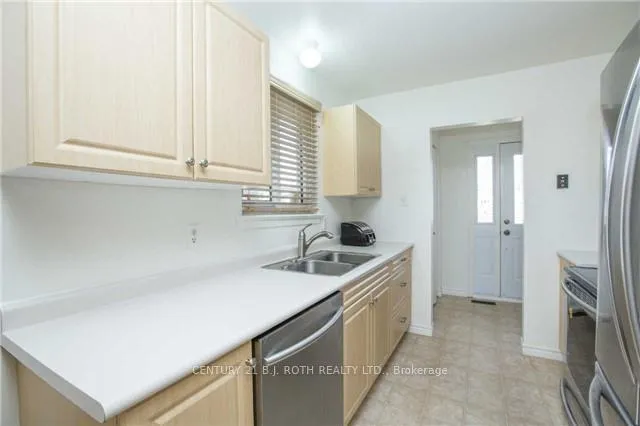 Photo 5 of 17 Burbank Place, Barrie, Wellington — HOMEH
