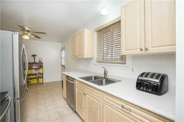 Photo 6 of 17 Burbank Place, Barrie, Wellington — HOMEH
