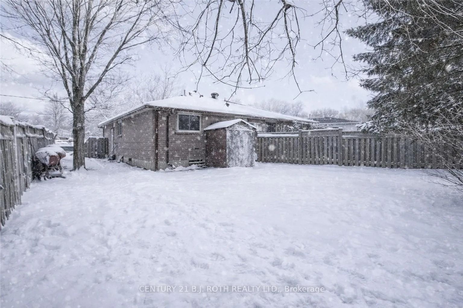 Photo 12 of 17 Burbank Place, Barrie, Wellington — HOMEH