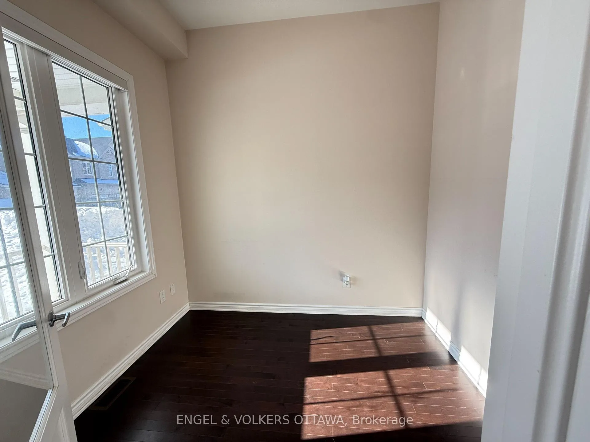 Photo 5 of 611 Silver Spruce Way, Ottawa, Kanata - Emerald Meadows/Trailwest — HOMEH
