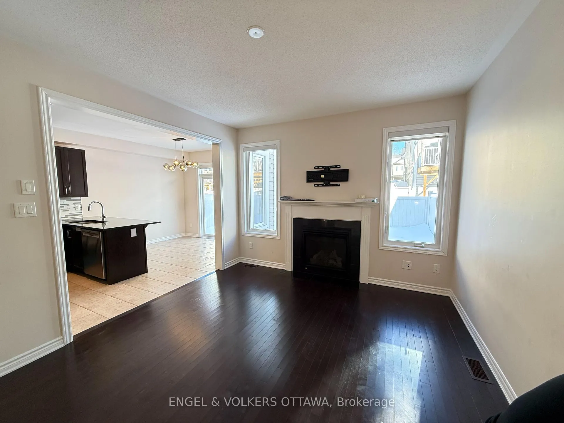 Photo 8 of 611 Silver Spruce Way, Ottawa, Kanata - Emerald Meadows/Trailwest — HOMEH