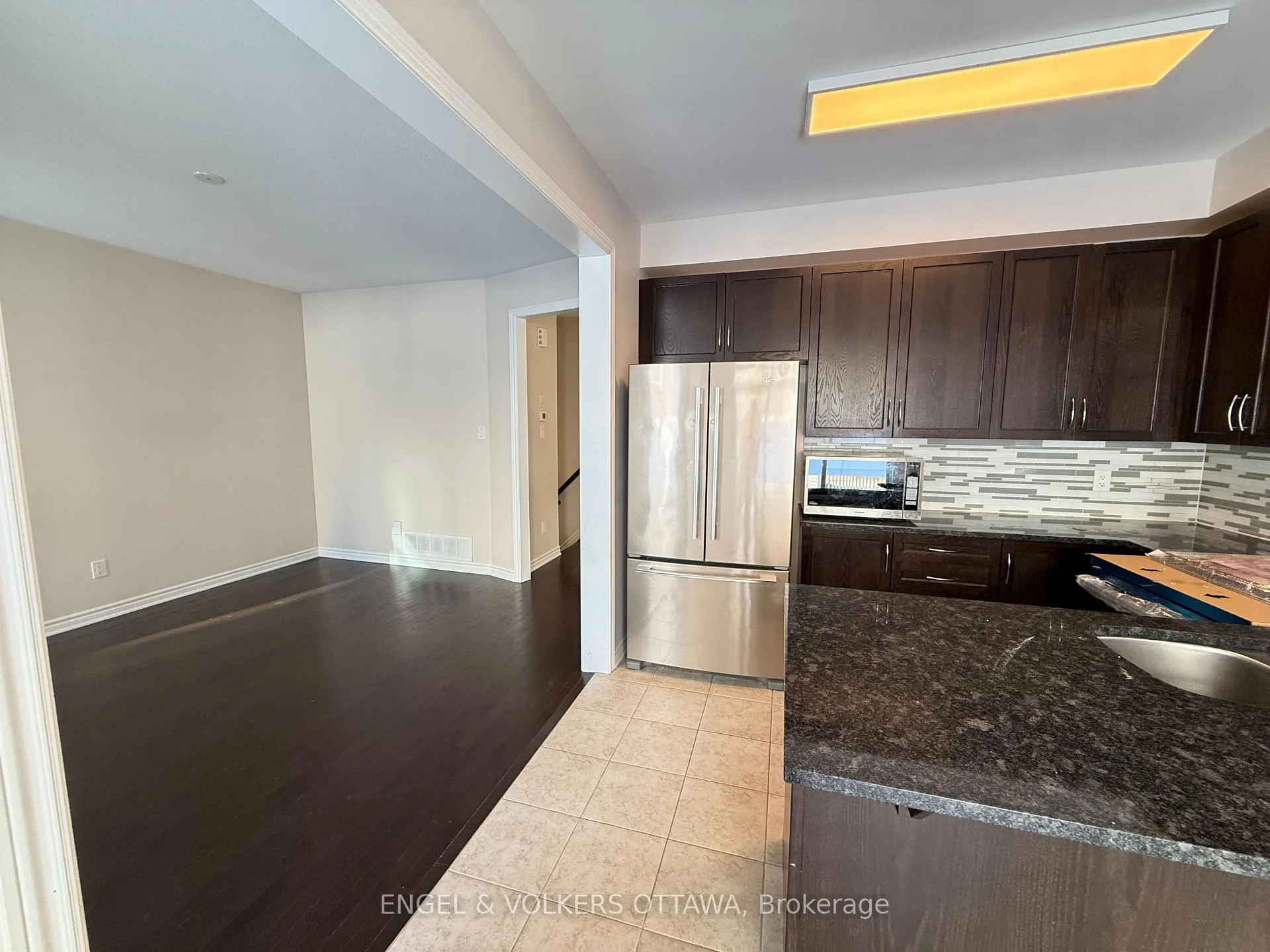 Photo 11 of 611 Silver Spruce Way, Ottawa, Kanata - Emerald Meadows/Trailwest — HOMEH