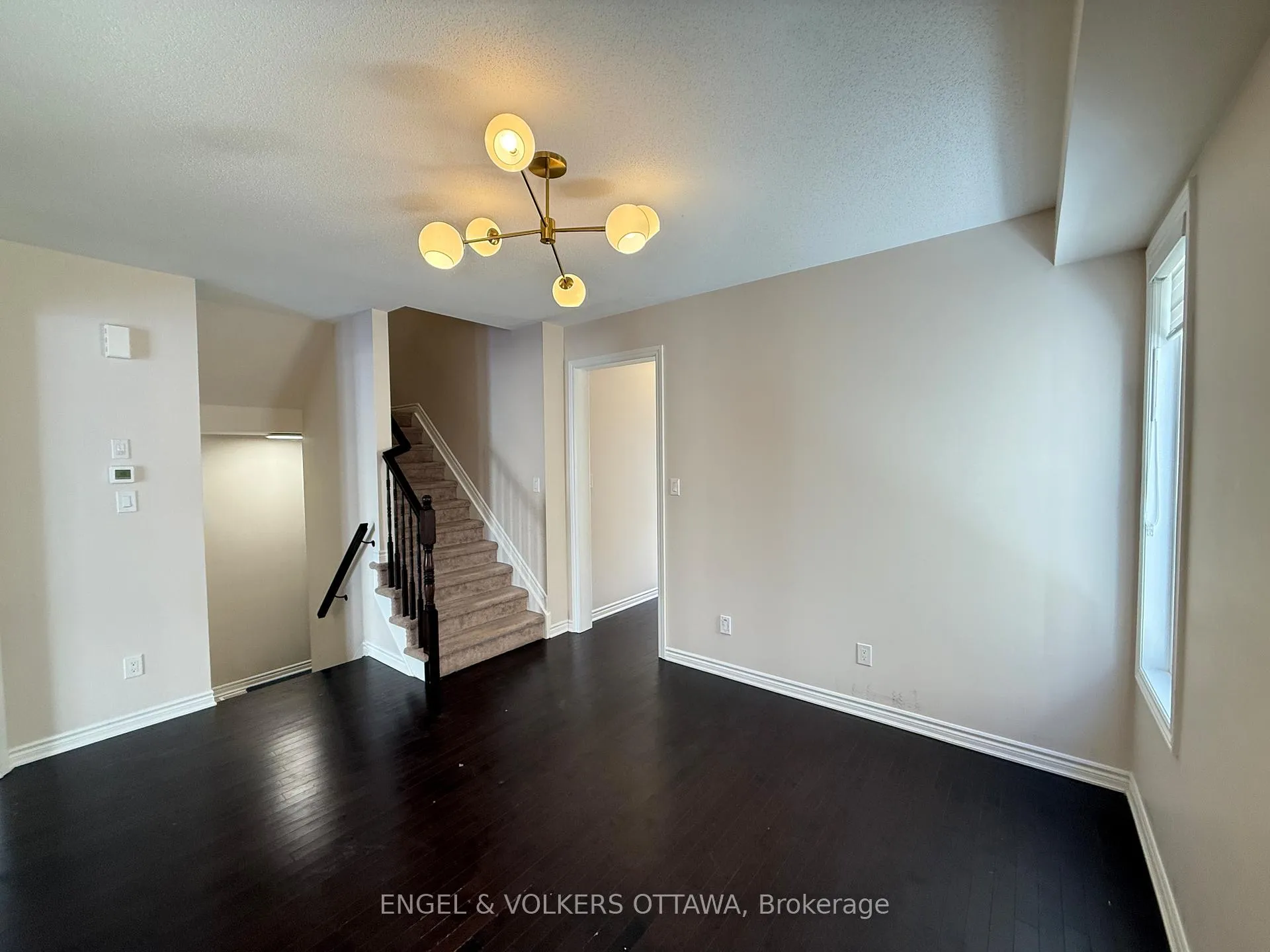Photo 12 of 611 Silver Spruce Way, Ottawa, Kanata - Emerald Meadows/Trailwest — HOMEH