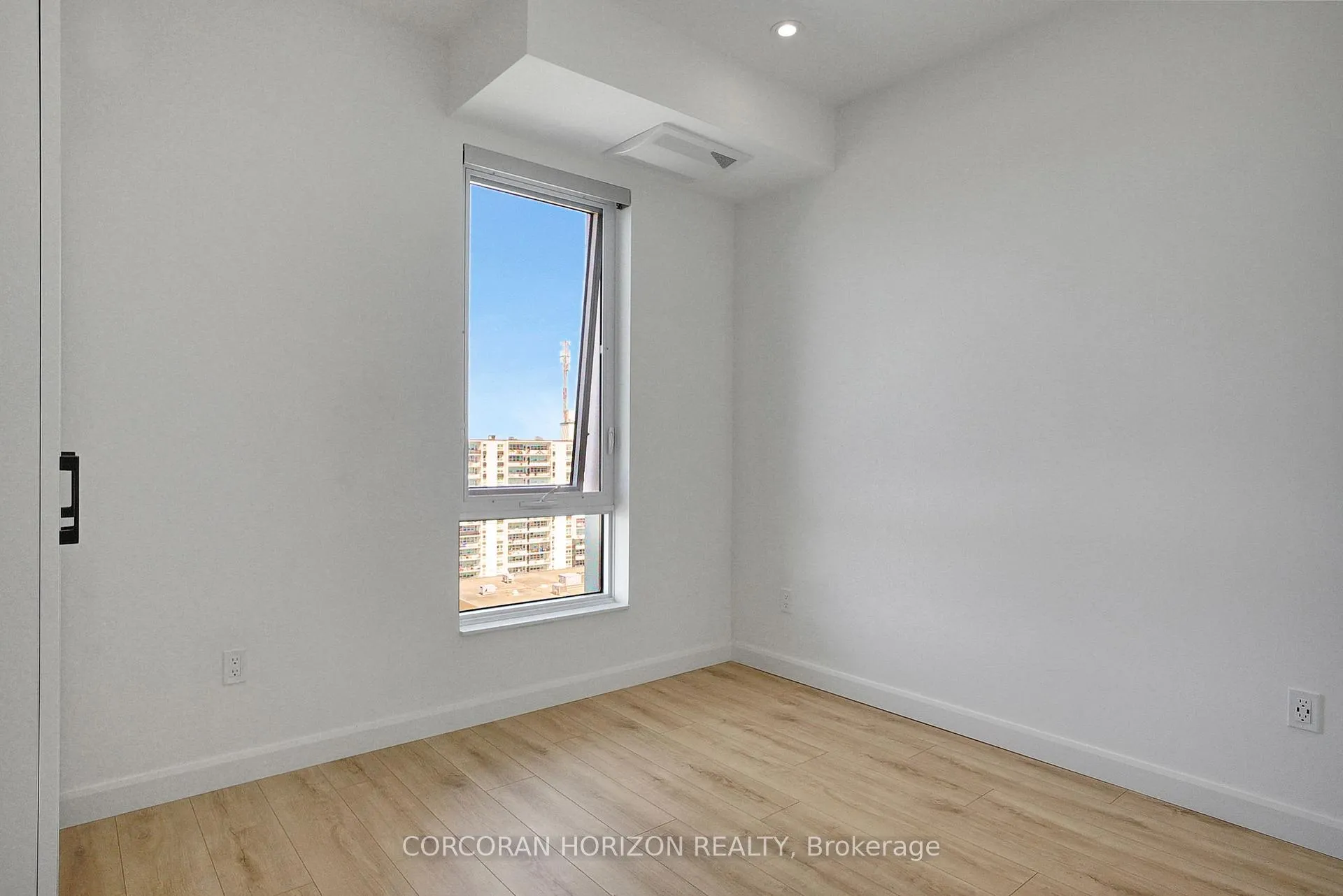 Photo 19 of Unit 1104, 741 King Street W, Kitchener — HOMEH