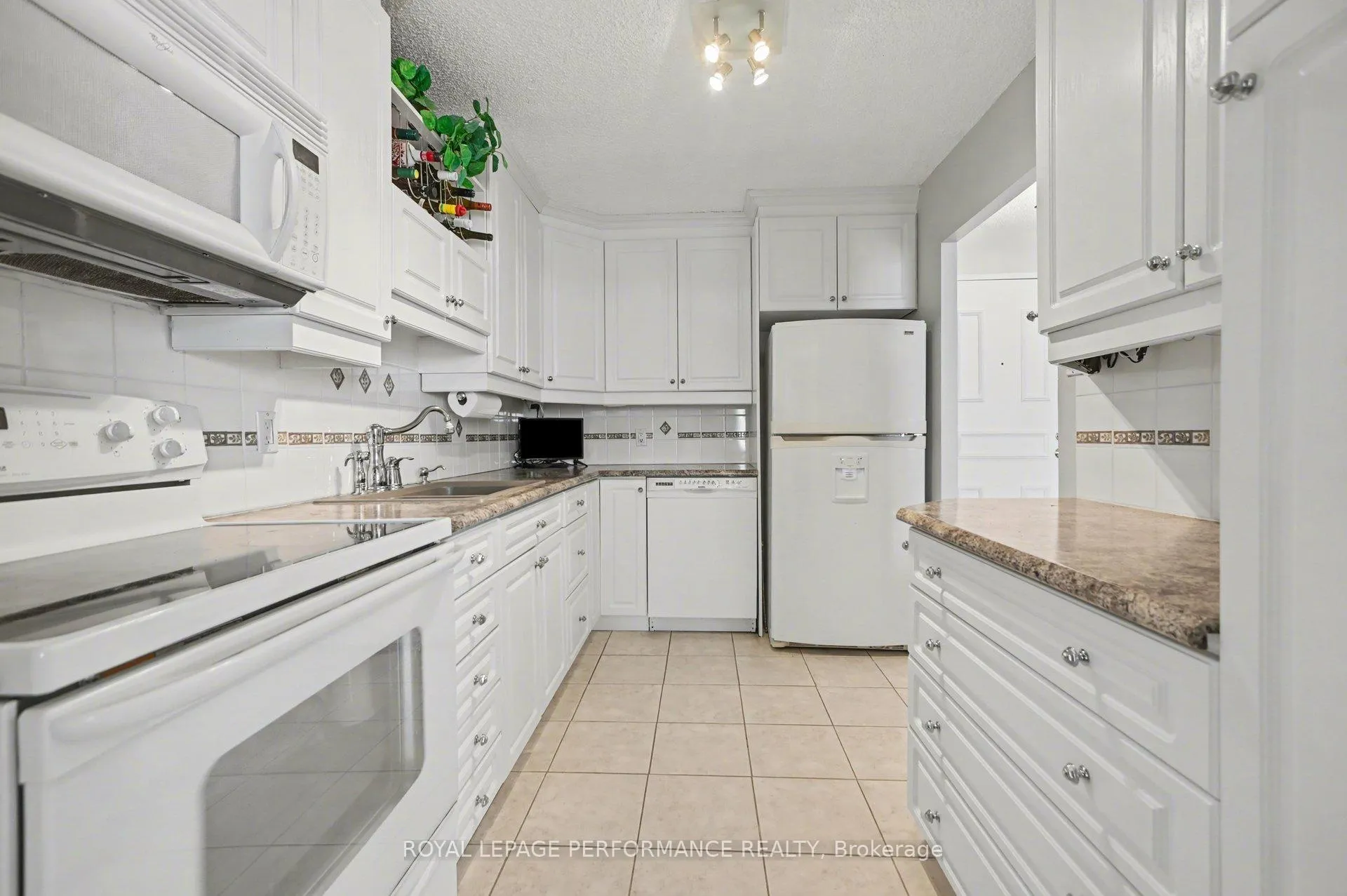 Photo 14 of Unit 1505, 665 Bathgate Drive, Ottawa, Carson Meadows — HOMEH