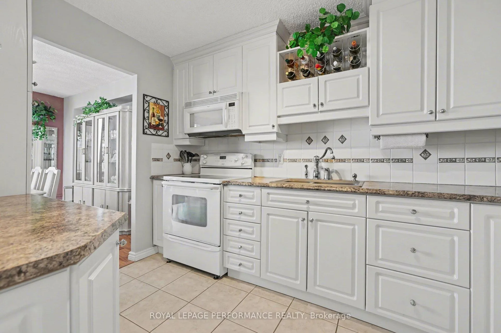 Photo 15 of Unit 1505, 665 Bathgate Drive, Ottawa, Carson Meadows — HOMEH