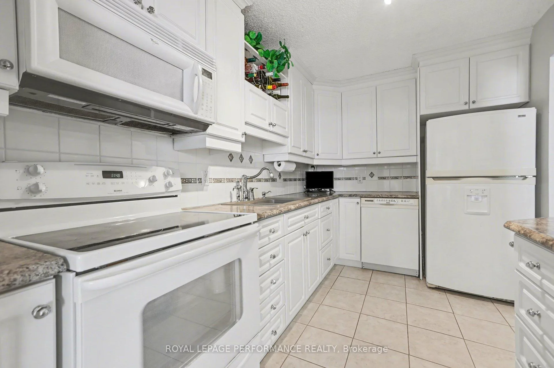 Photo 16 of Unit 1505, 665 Bathgate Drive, Ottawa, Carson Meadows — HOMEH