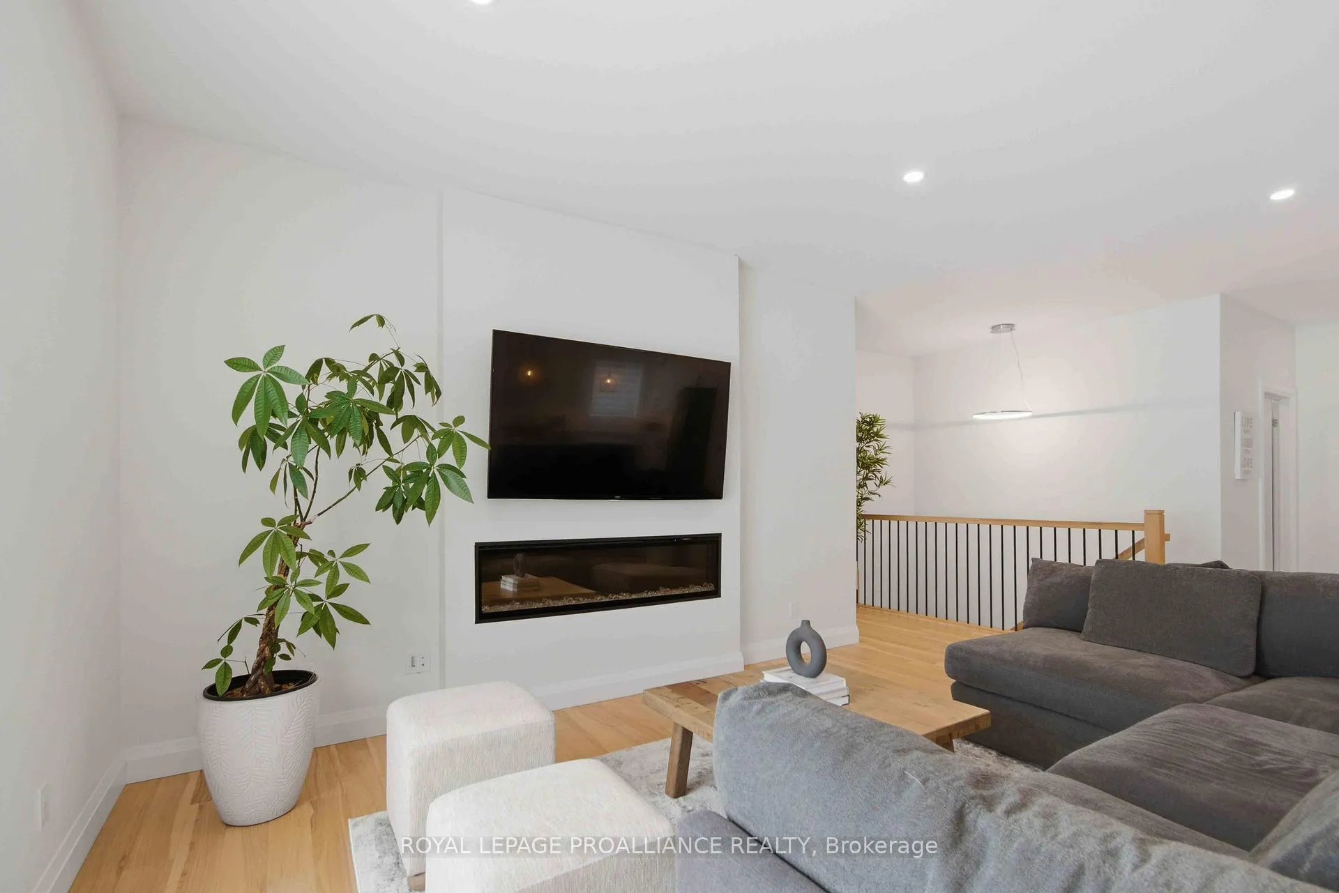 Photo 15 of 39 Schmidt Way, Quinte West, Murray Ward — HOMEH