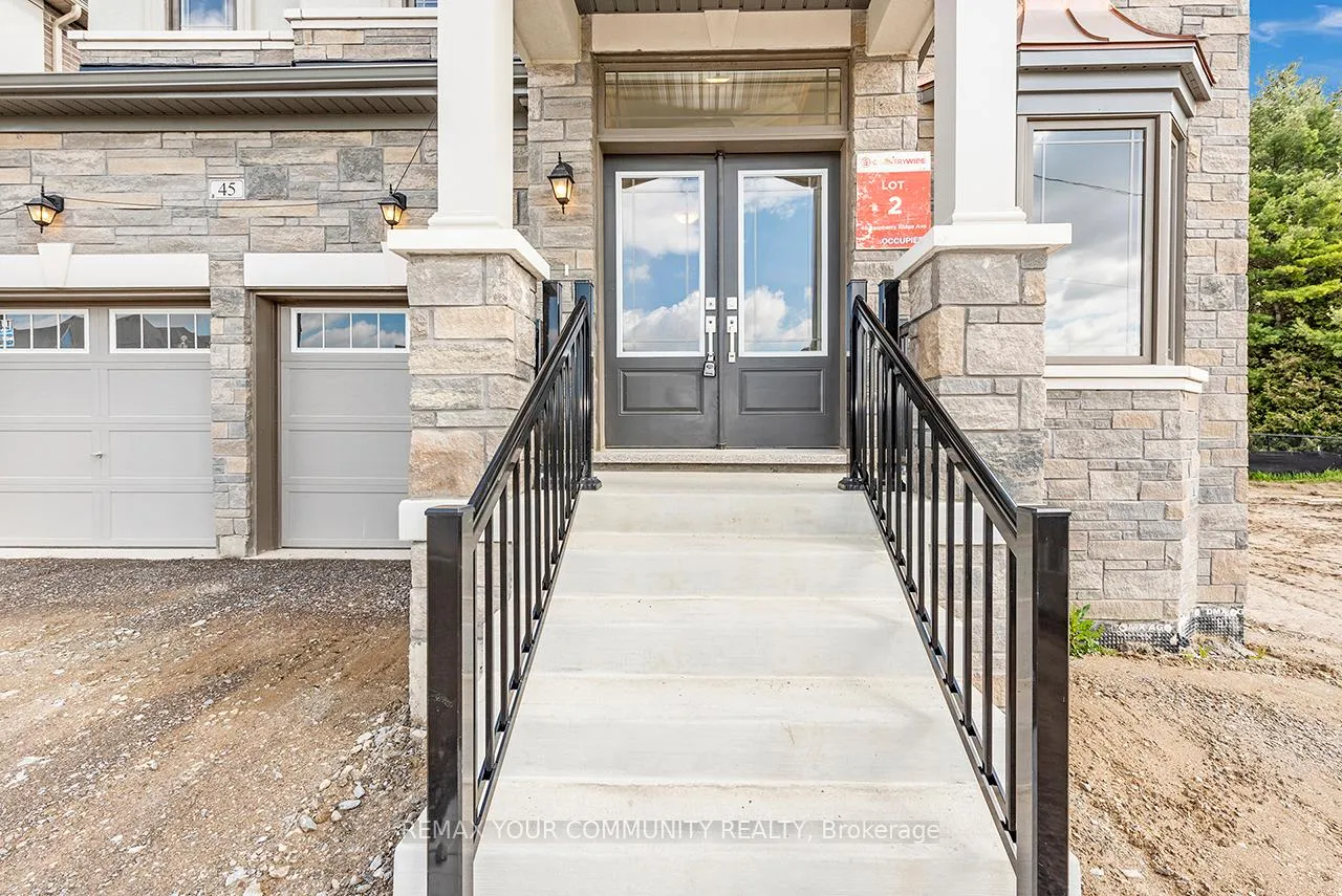 Photo 4 of 45 Raspberry Ridge Avenue, Caledon, Caledon East — HOMEH