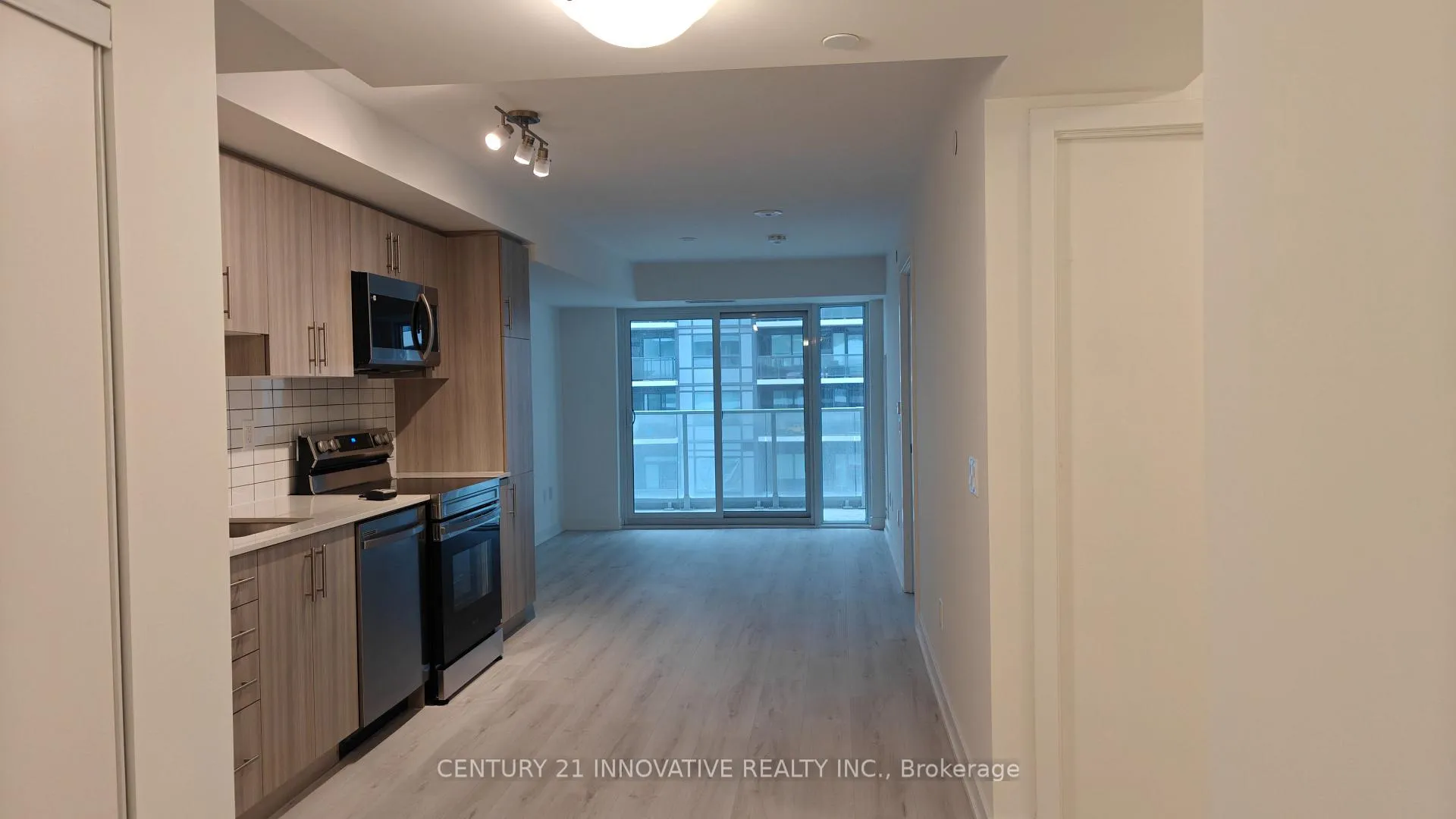 Photo 3 of Unit 710, 1010 Sandy Beach Road, Pickering, Bay Ridges — HOMEH