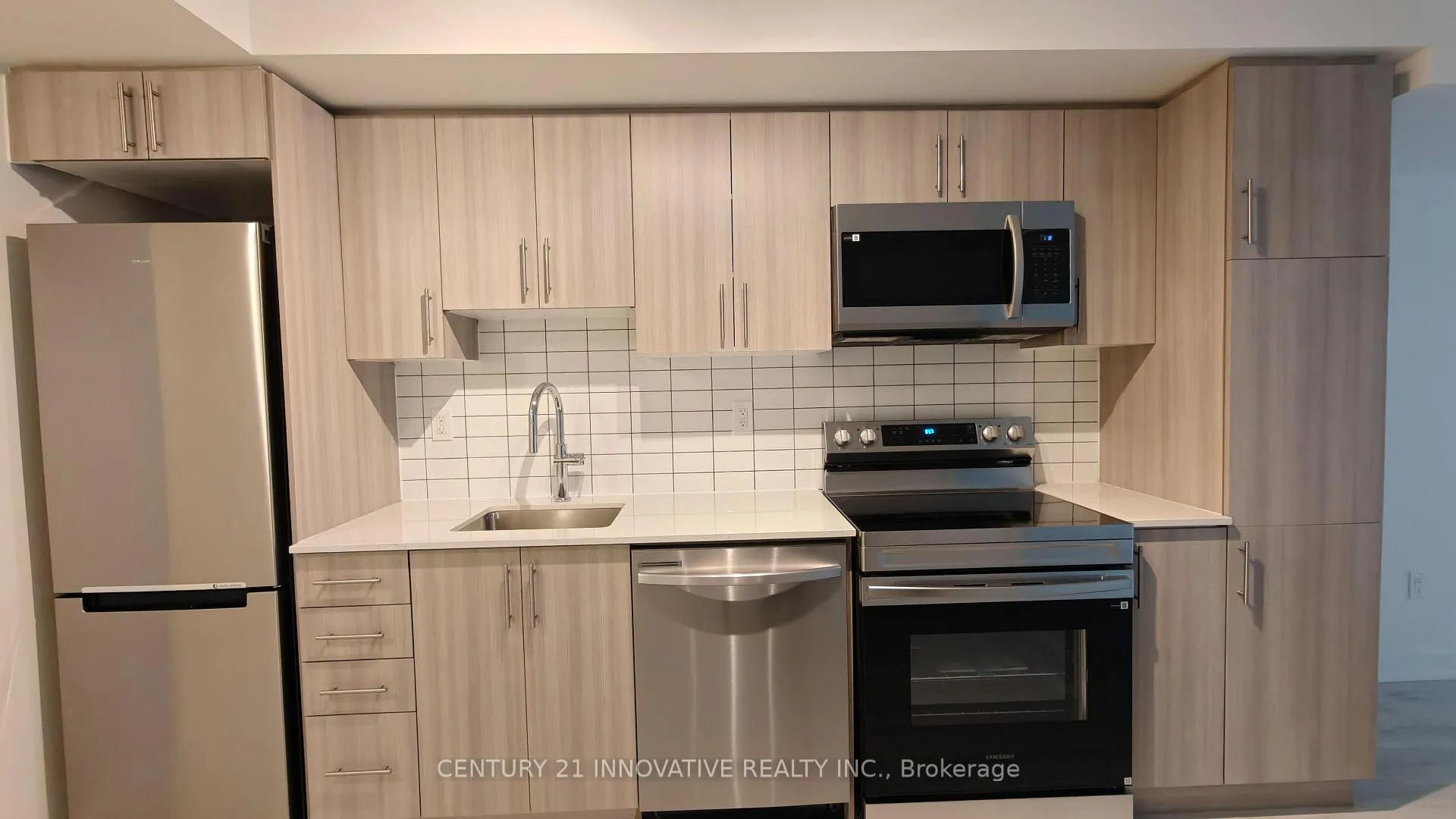 Photo 4 of Unit 710, 1010 Sandy Beach Road, Pickering, Bay Ridges — HOMEH