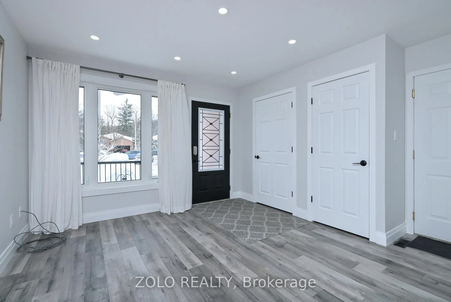 Photo 3 of 10 St. Bruno's Circle, Barrie, Ardagh — HOMEH