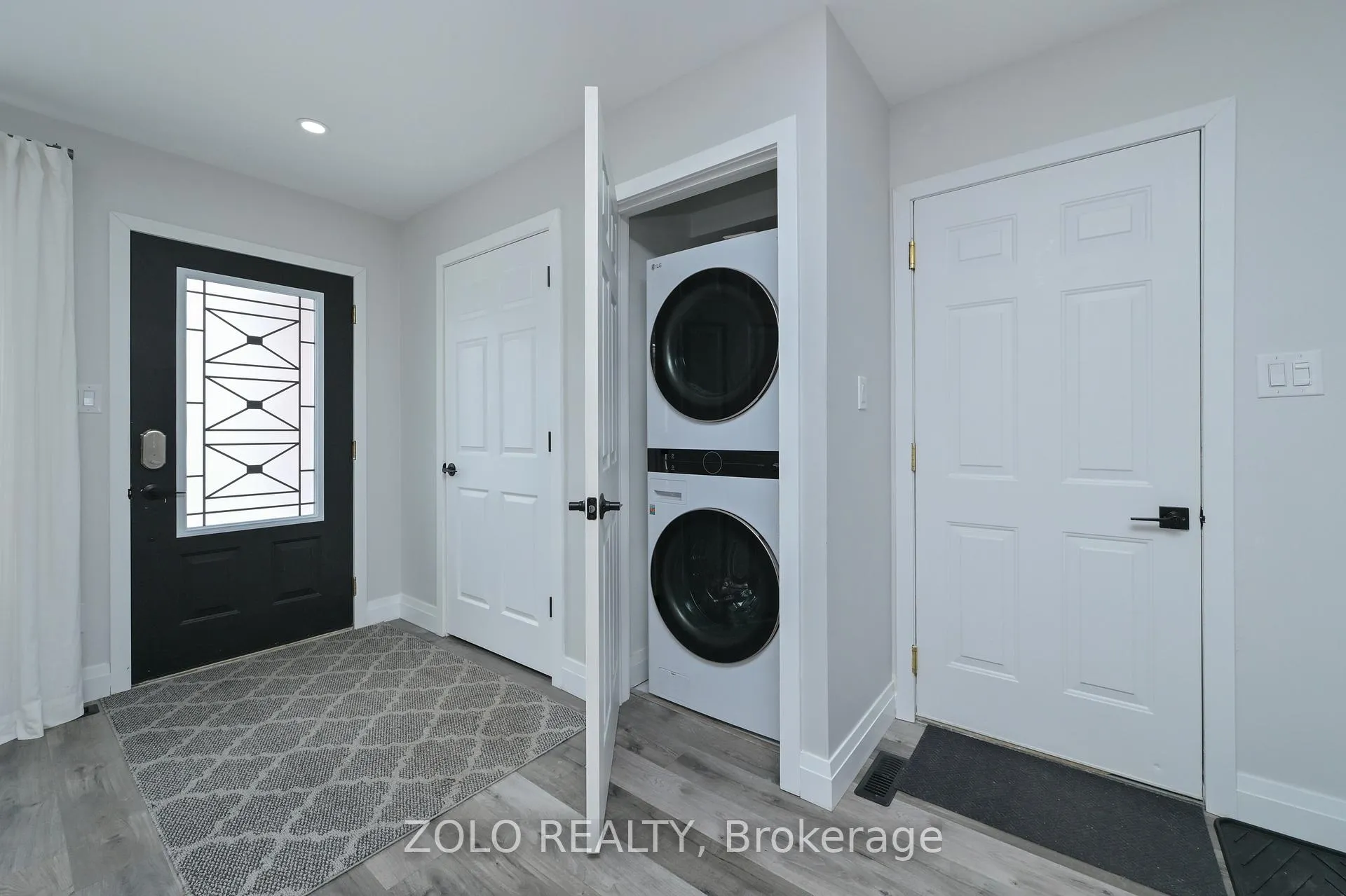 Photo 4 of 10 St. Bruno's Circle, Barrie, Ardagh — HOMEH