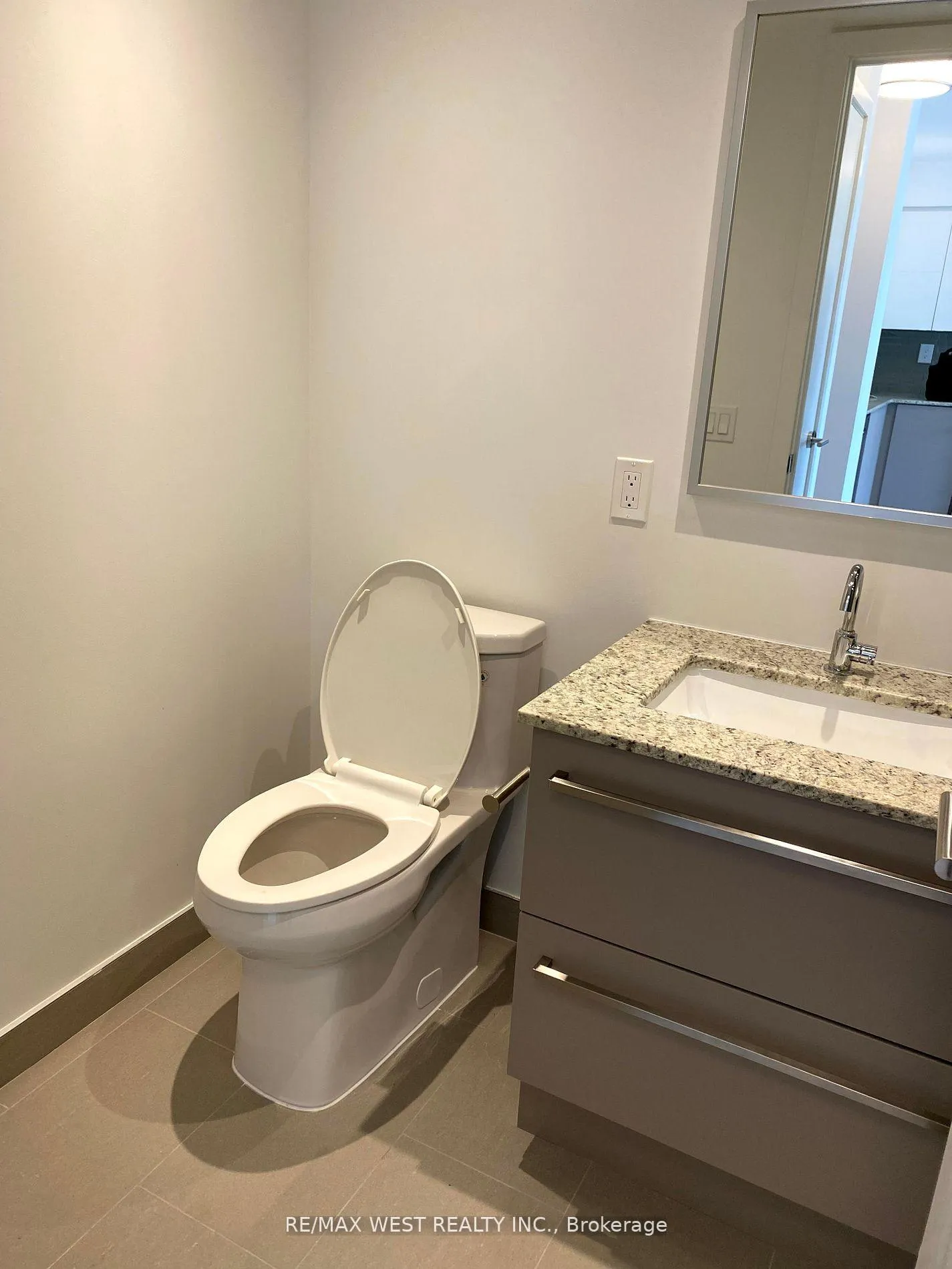 Photo 4 of 120 Varna Drive, Toronto, Englemount-Lawrence — HOMEH