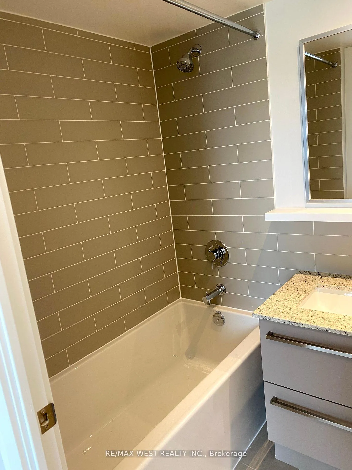 Photo 9 of 120 Varna Drive, Toronto, Englemount-Lawrence — HOMEH