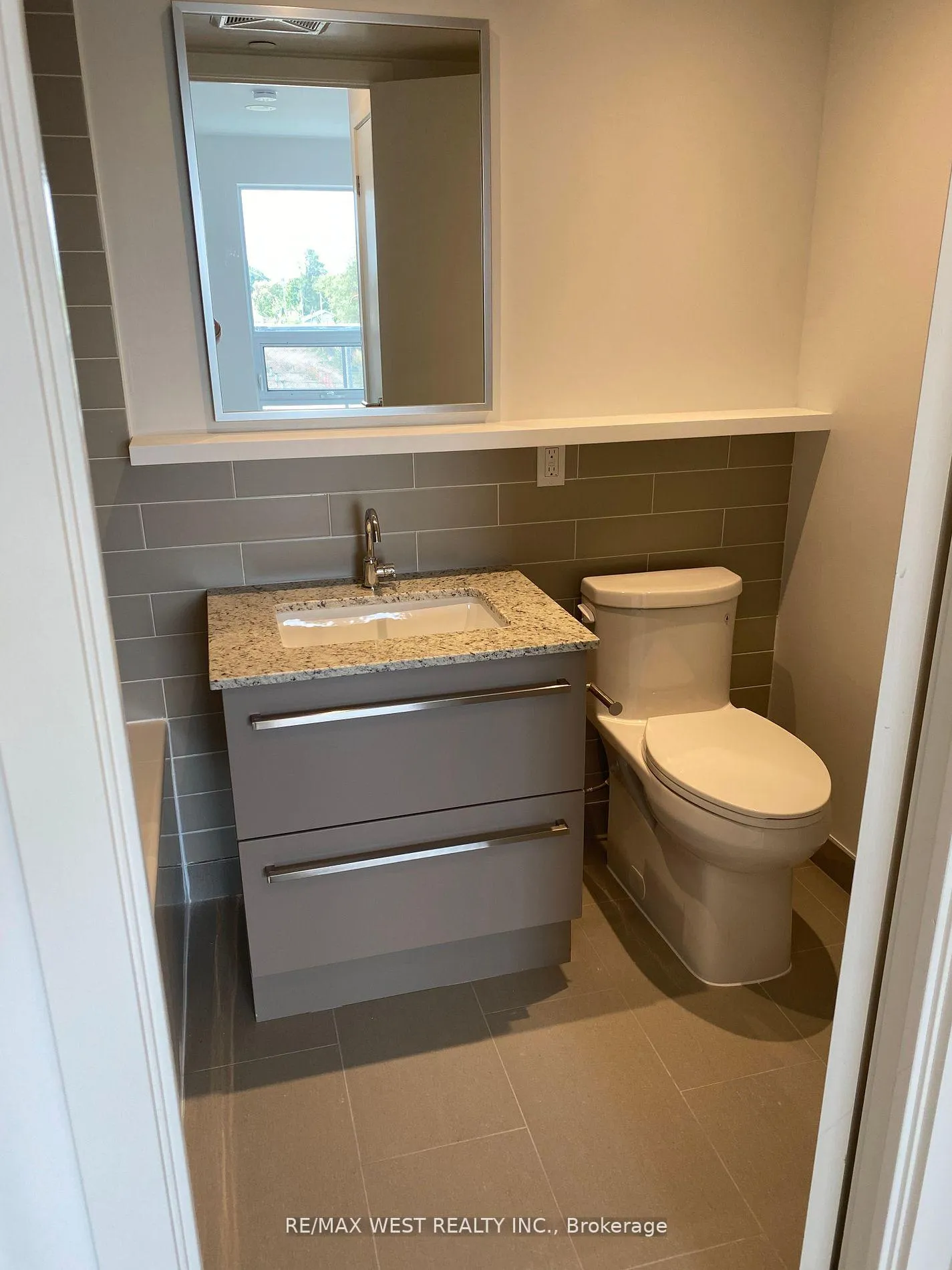 Photo 10 of 120 Varna Drive, Toronto, Englemount-Lawrence — HOMEH