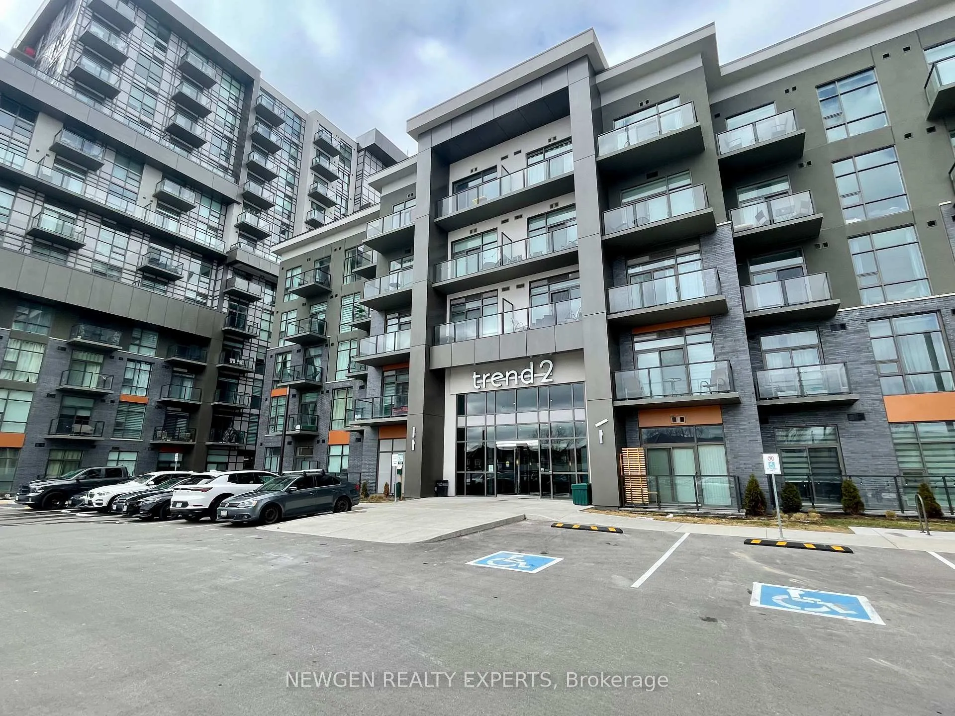 Photo 2 of Unit 220, 460 Dundas Street E, Hamilton, Waterdown — HOMEH